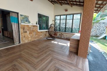 Puncak Pinggiran Putra