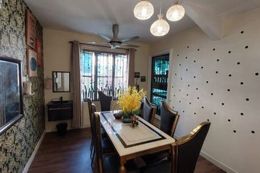 Puncak Pinggiran Putra