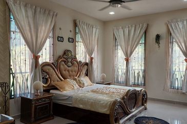 Puncak Pinggiran Putra