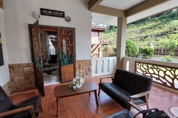 Puncak Pinggiran Putra