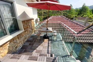 Puncak Pinggiran Putra