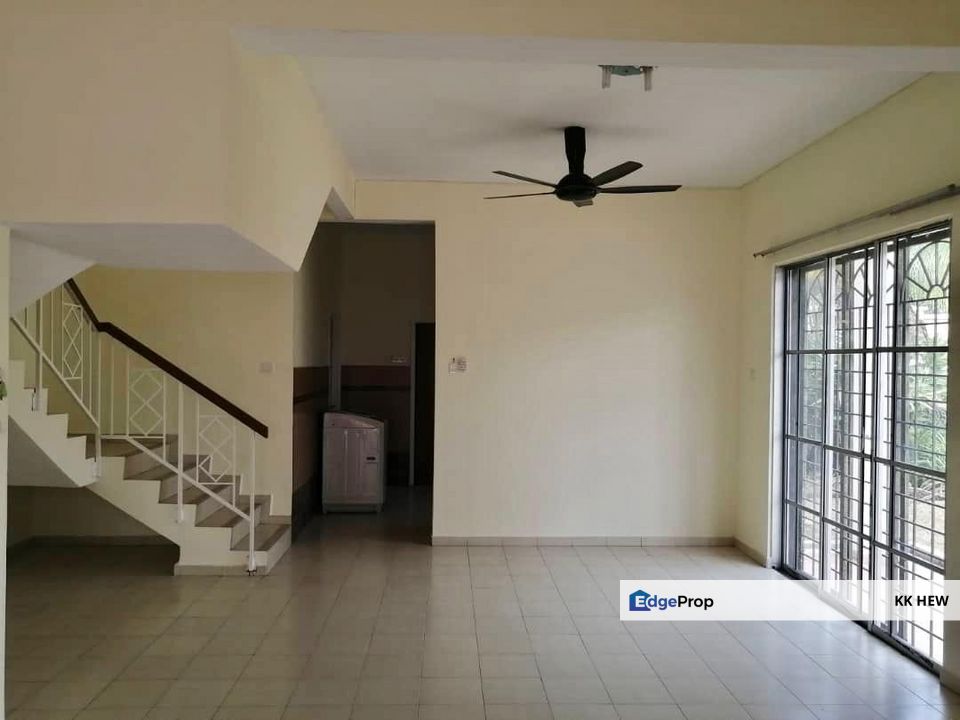 PUNCAK SAUJANA, KAJANG, SELANGOR 2 STOREY TERRACE HOUSE FOR RENT (PARTIALLY), Selangor, Kajang