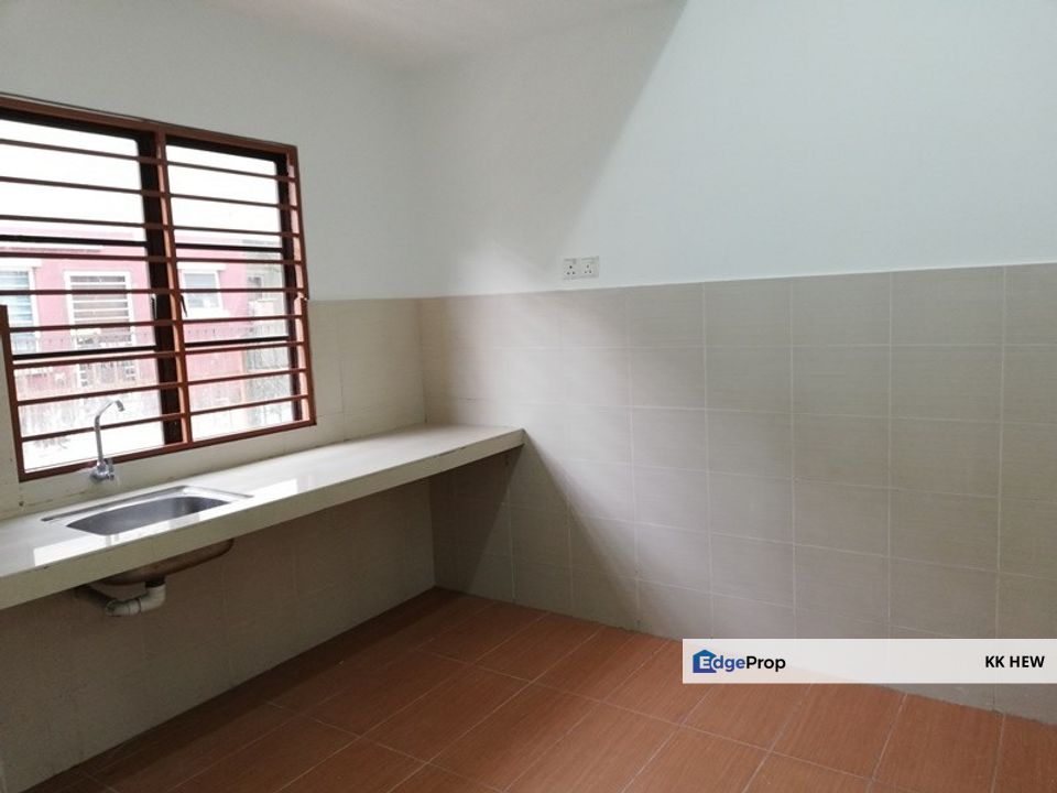 TAMAN REKO MUTIARA, KAJANG, SELANGOR 2 STOREY TERRACE HOUSE FOR SALE (PARTIALLY FURNISHED), Selangor, Kajang