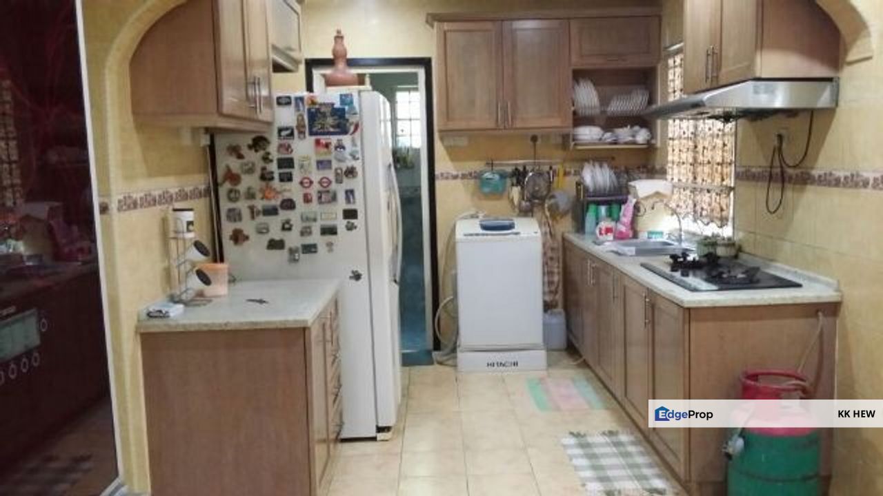 TAMAN SRI KENARI, KAJANG, SELANGOR 2 STOREY TERRACE HOUSE FOR SALE (END LOT), Selangor, Kajang