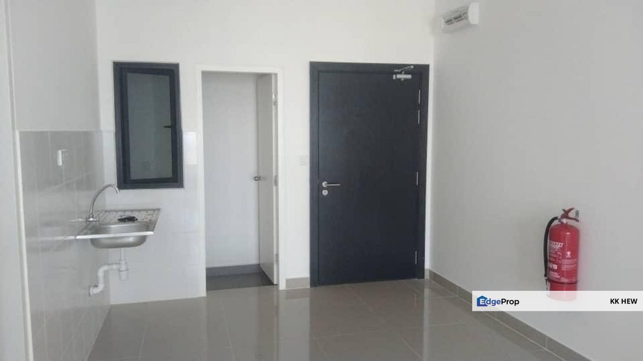 MKH BOULEVARD 2, KAJANG, SELANGOR SERVICED APARTMENT FOR RENT 1 ROOM 2 BATH (BASIC UNIT), Selangor, Kajang