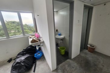 LHDN (PKH) NILAI, Desa Cempaka Shop For Rent