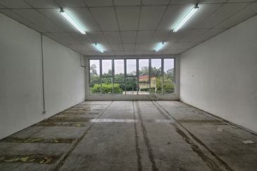 LHDN (PKH) NILAI, Desa Cempaka Shop For Rent