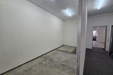 LHDN (PKH) NILAI, Desa Cempaka Shop For Rent