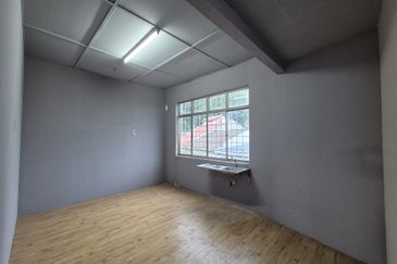 [Facing Mainroad] 2 Storey Shop 1st Floor For Rent, Jalan Desa Semenyih, Taman Desa Semenyih, 43500 Semenyih, Selangor