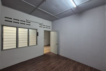 [Facing Mainroad] 2 Storey Shop 1st Floor For Rent, Jalan Desa Semenyih, Taman Desa Semenyih, 43500 Semenyih, Selangor