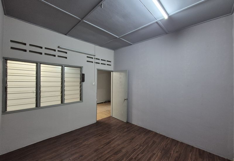 [Facing Mainroad] 2 Storey Shop 1st Floor For Rent, Jalan Desa Semenyih, Taman Desa Semenyih, 43500 Semenyih, Selangor