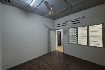 [Facing Mainroad] 2 Storey Shop 1st Floor For Rent, Jalan Desa Semenyih, Taman Desa Semenyih, 43500 Semenyih, Selangor