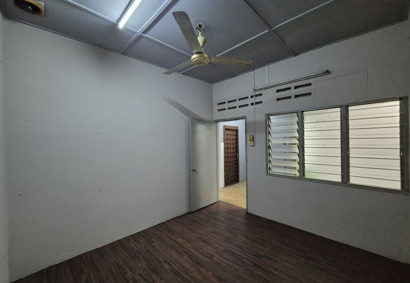 [Facing Mainroad] 2 Storey Shop 1st Floor For Rent, Jalan Desa Semenyih, Taman Desa Semenyih, 43500 Semenyih, Selangor