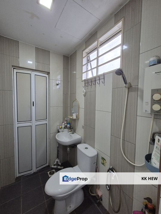 Full Loan! Below Market! Fully Renovated 24x70, Tiara East 2 Storey Semenyih, Selangor, Semenyih