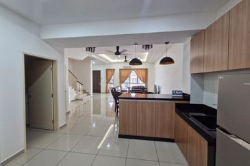 Partial Furnished Double Storey Grandlis Setia Ecohill Semenyih (Nice Unit/Partly Furnish/Nego)