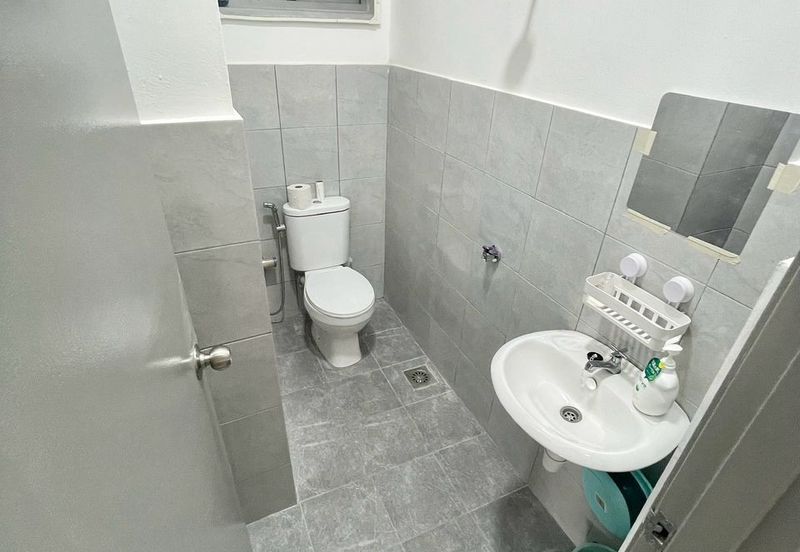  Akasia Diamond Residence Semenyih For Sale