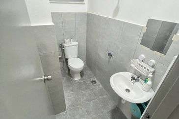  Akasia Diamond Residence Semenyih For Sale