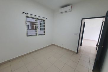 Residensi kesuma 1 Apartment Beranang Selangor For Rent (Partly furnish)