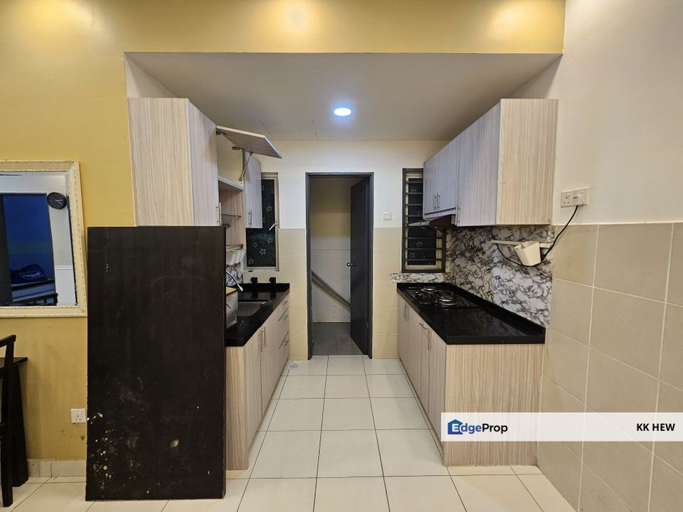 Suria Mewah Semenyih [4R2B/Partly Furnish/Kitchen Cabinet/Full Grill], Selangor, Semenyih