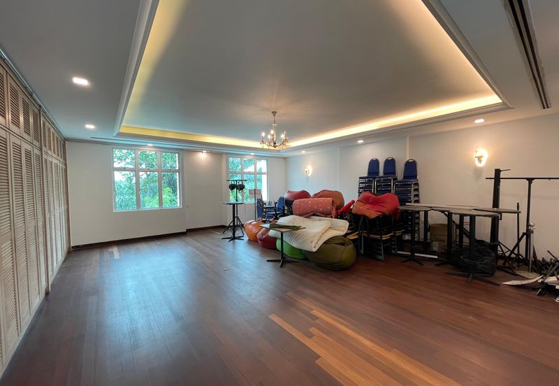 Modern Design Bungalow with Private Pool/Garden, Ample Parking Space, Facing Forest, Prestige and Artistic Design