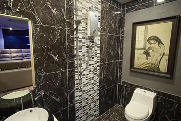 Modern Design Bungalow with Private Pool/Garden, Ample Parking Space, Facing Forest, Prestige and Artistic Design