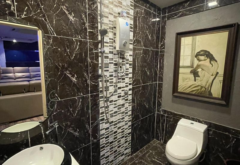 Modern Design Bungalow with Private Pool/Garden, Ample Parking Space, Facing Forest, Prestige and Artistic Design