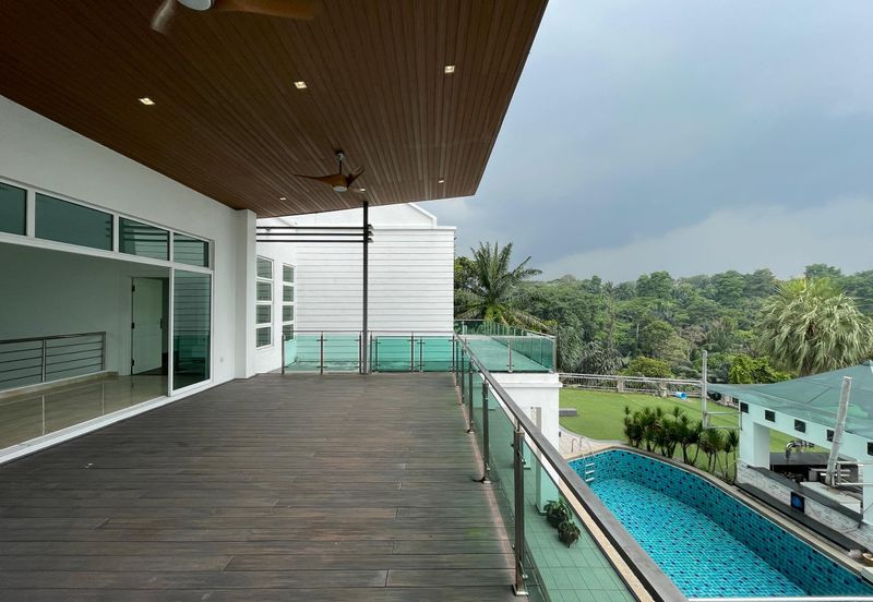 Modern Design Bungalow with Private Pool/Garden, Ample Parking Space, Facing Forest, Prestige and Artistic Design
