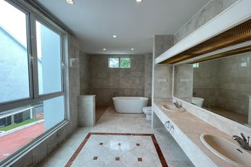 Modern Design Bungalow with Private Pool/Garden, Ample Parking Space, Facing Forest, Prestige and Artistic Design