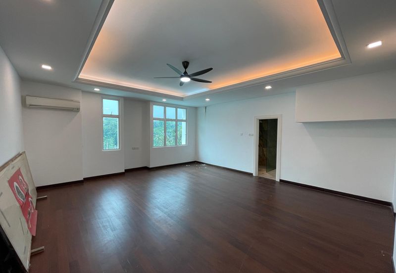 Modern Design Bungalow with Private Pool/Garden, Ample Parking Space, Facing Forest, Prestige and Artistic Design