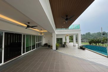 Modern Design Bungalow with Private Pool/Garden, Ample Parking Space, Facing Forest, Prestige and Artistic Design