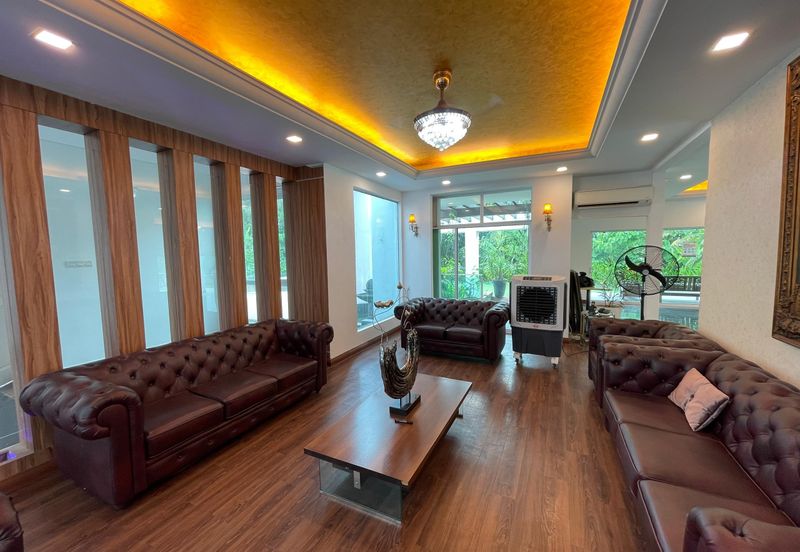 Modern Design Bungalow with Private Pool/Garden, Ample Parking Space, Facing Forest, Prestige and Artistic Design