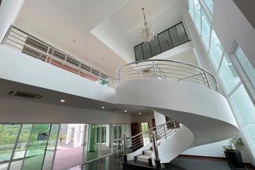 Modern Design Bungalow with Private Pool/Garden, Ample Parking Space, Facing Forest, Prestige and Artistic Design