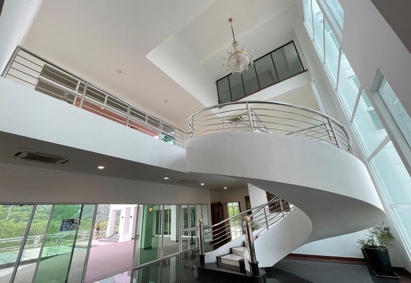 Modern Design Bungalow with Private Pool/Garden, Ample Parking Space, Facing Forest, Prestige and Artistic Design