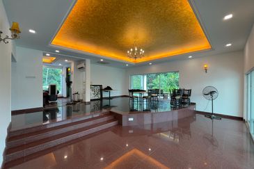 Modern Design Bungalow with Private Pool/Garden, Ample Parking Space, Facing Forest, Prestige and Artistic Design