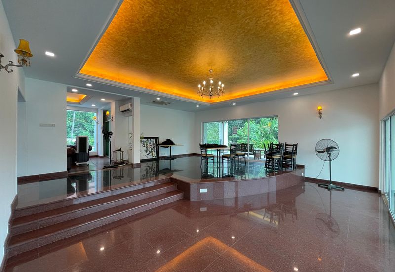 Modern Design Bungalow with Private Pool/Garden, Ample Parking Space, Facing Forest, Prestige and Artistic Design