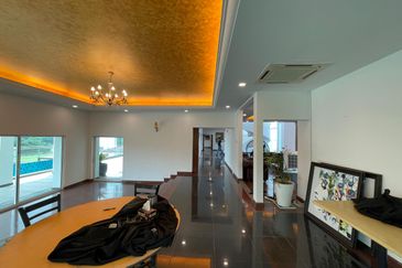 Modern Design Bungalow with Private Pool/Garden, Ample Parking Space, Facing Forest, Prestige and Artistic Design