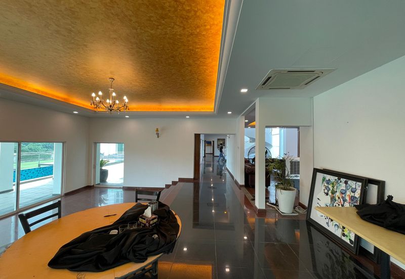 Modern Design Bungalow with Private Pool/Garden, Ample Parking Space, Facing Forest, Prestige and Artistic Design