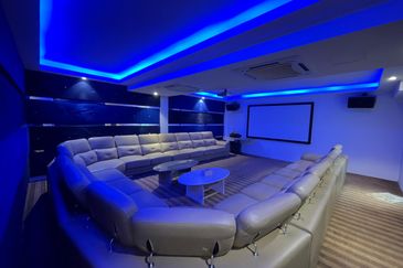 Modern Design Bungalow with Private Pool/Garden, Ample Parking Space, Facing Forest, Prestige and Artistic Design