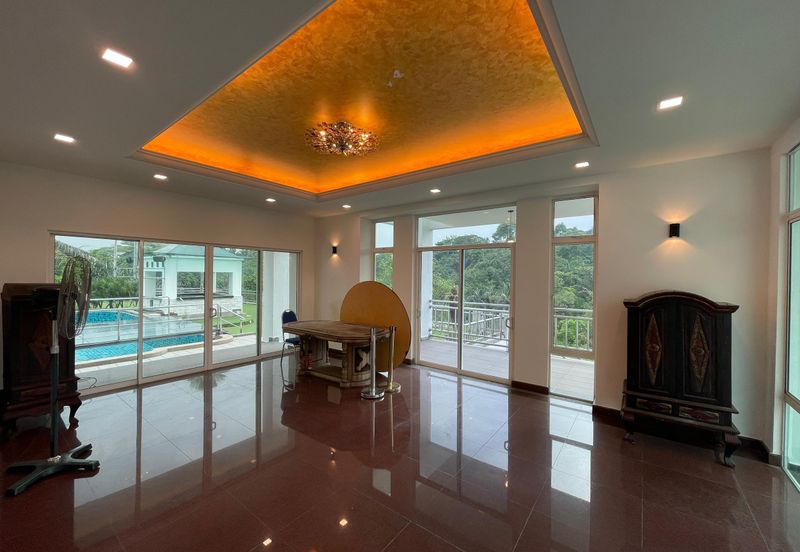 Modern Design Bungalow with Private Pool/Garden, Ample Parking Space, Facing Forest, Prestige and Artistic Design