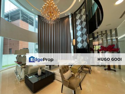 High Ceiling, Tastefully Design Spacious Bungalow with Newly Renovated Feature, Come with Pool, Garden, Lift Etc, Selangor, Seri Kembangan