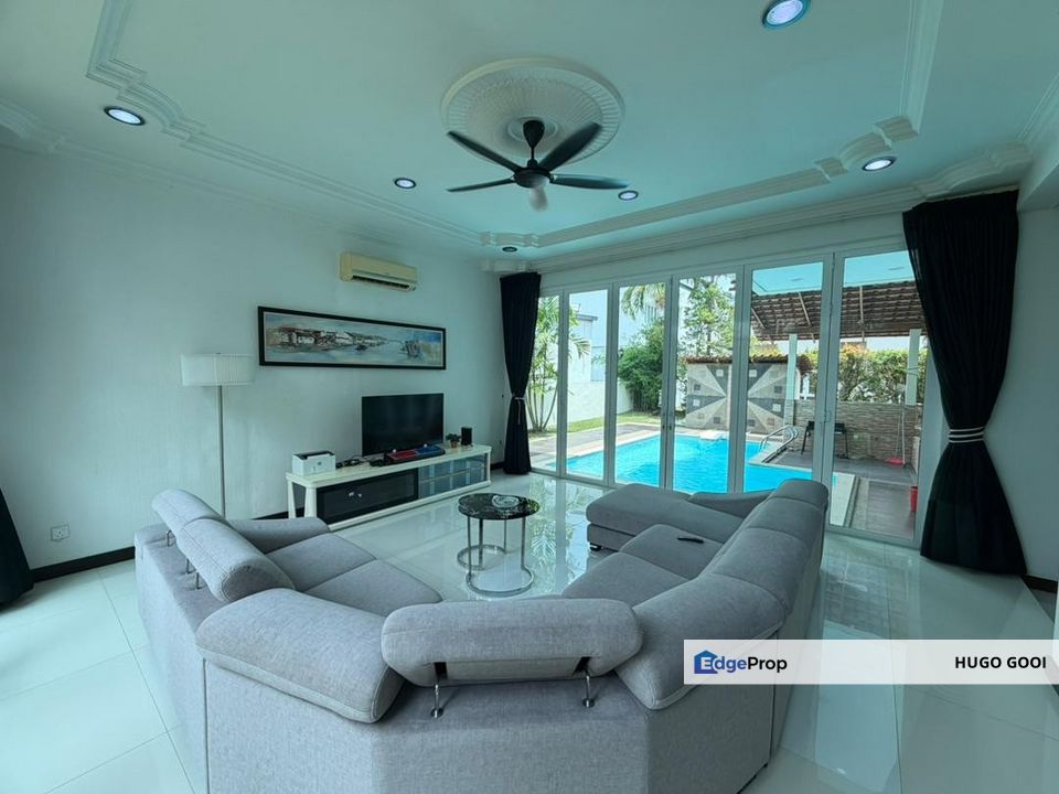Tastefully Design with Quality Furnitures, Come with Private Pool and Garden, Ample Parking Space, Selangor, Seri Kembangan