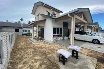 [Freehold & Non Bumi Lot] 1 1/2 Storey Semi D, Taman Seri Serdang 3, Kg Tok Muda, Kapar