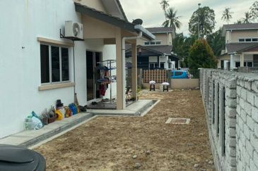 [Freehold & Non Bumi Lot] 1 1/2 Storey Semi D, Taman Seri Serdang 3, Kg Tok Muda, Kapar