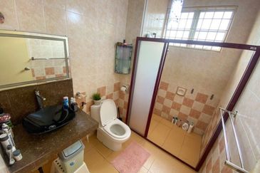 [Freehold & Renovated] Double Storey Terrace, Jalan Serambi, Bukit Jelutong, Shah Alam 