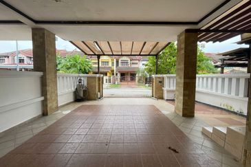 [Freehold] Double Storey Terrace Superlink, Jalan Adang, Seksyen U8, Bukit Jelutong, Shah Alam 