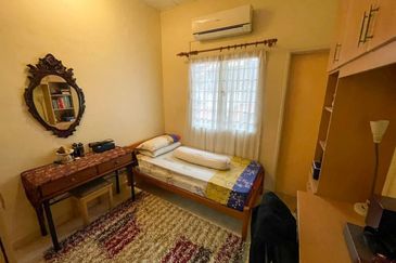 [Freehold] Double Storey Terrace, Jalan Serambi, Bukit Jelutong, Shah Alam 