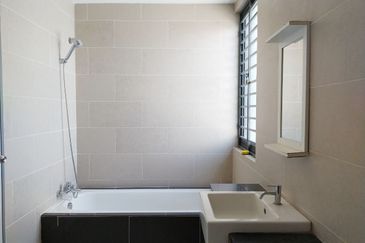 [Freehold, Corner Unit & Facing Open] Double Storey Terrace, Aquina @ Alam Impian