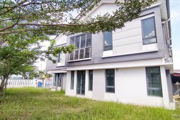 [Freehold, Corner Unit & Facing Open] Double Storey Terrace, Aquina @ Alam Impian