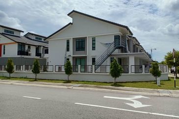 [Corner Lot & Freehold] Double Storey Terrace, Geta @ Bandar Bukti Raja, Kalng