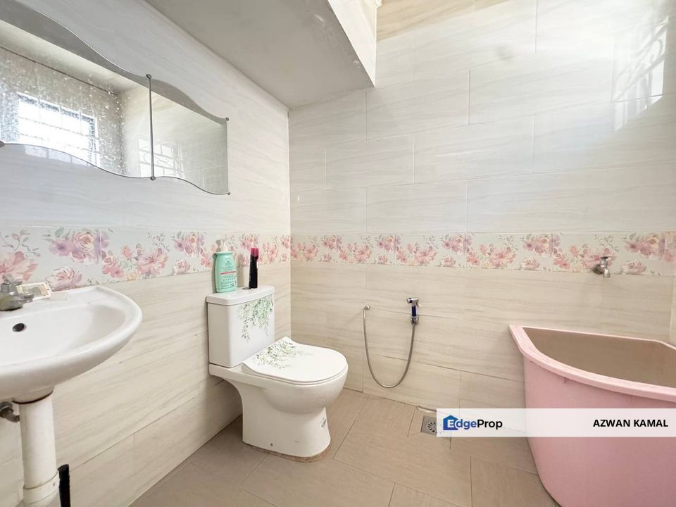 Seksyen 10 Shah Alam | Double Storey 22x75 5 Bedrooms | RM750k - Prime Area, Fully Renovated, Move in Condition, Selangor, Shah Alam